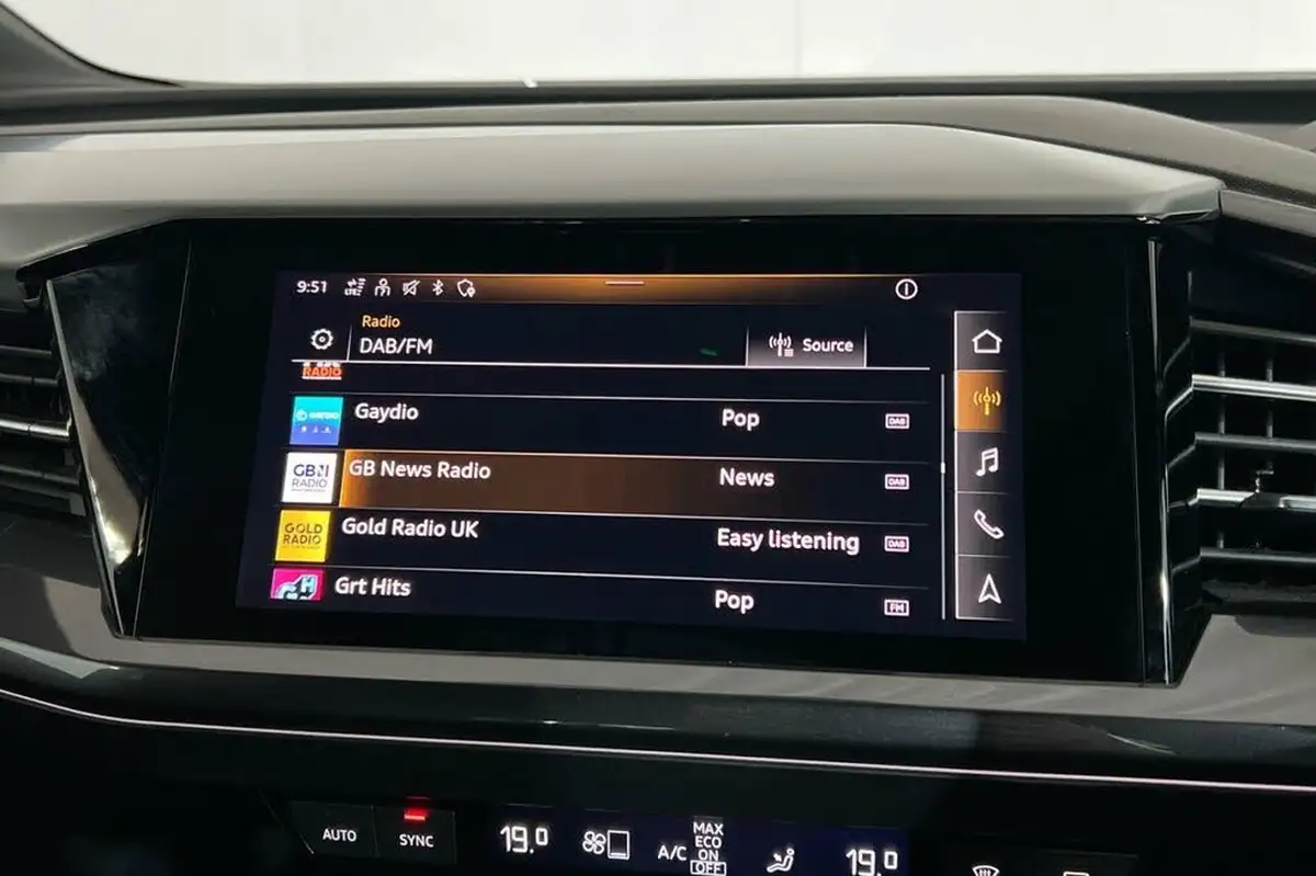 2022-audi-q4-e-tron-35e-s-line-station-wagon-big-14