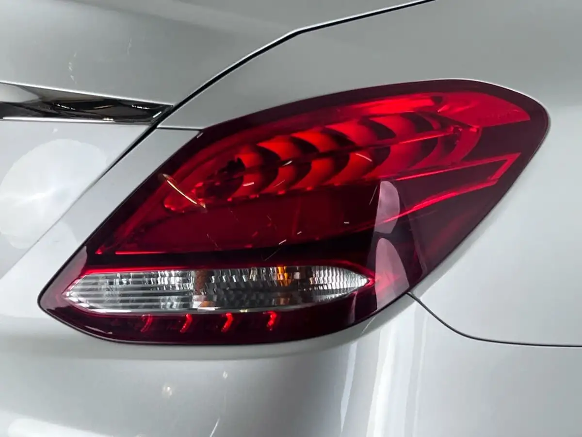 2019-mercedes-benz-c-class-15-c200-se-ss-saloon-4d-big-7