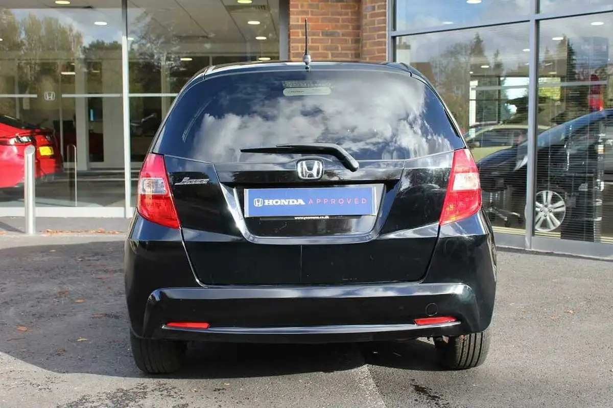 2014-honda-jazz-14-es-plus-cvt-big-6