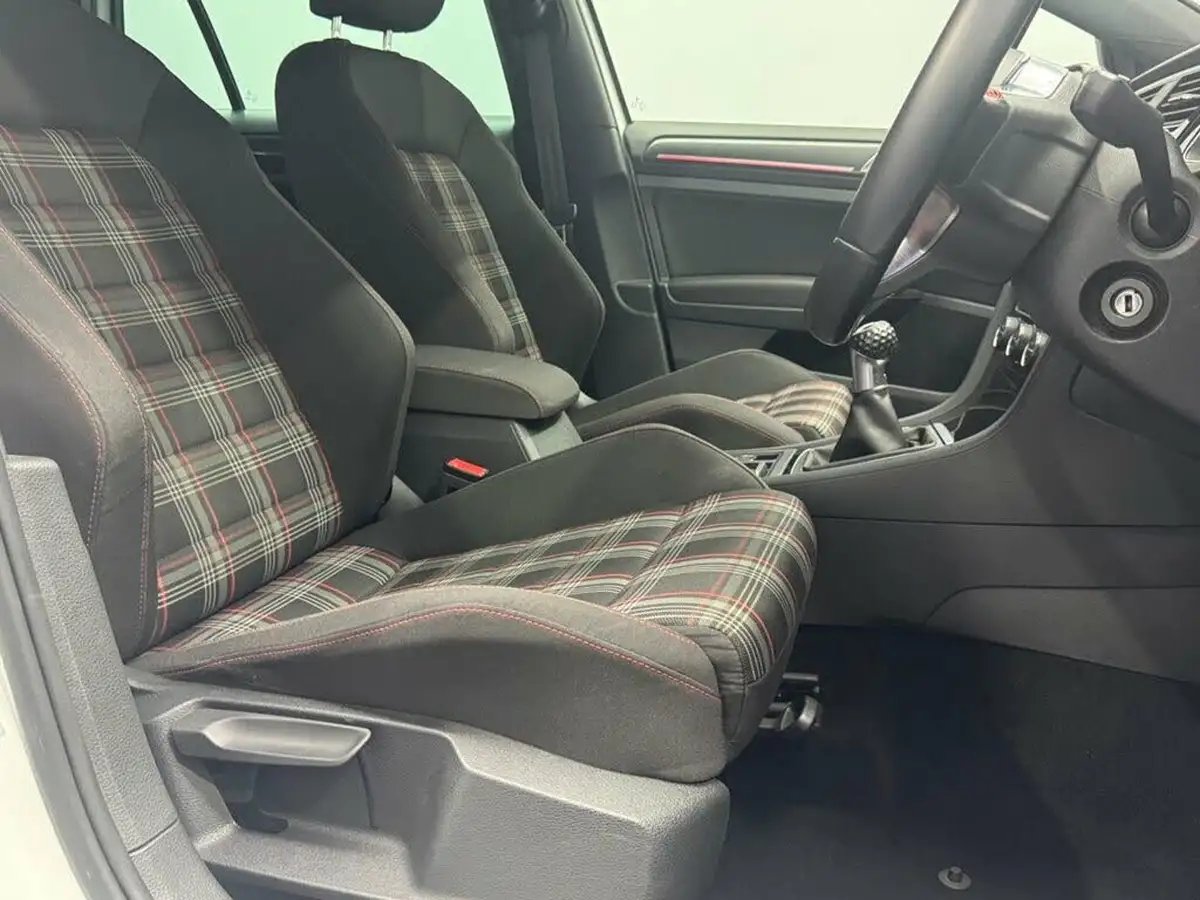 2018-volkswagen-golf-20-tsi-gti-5d-big-16