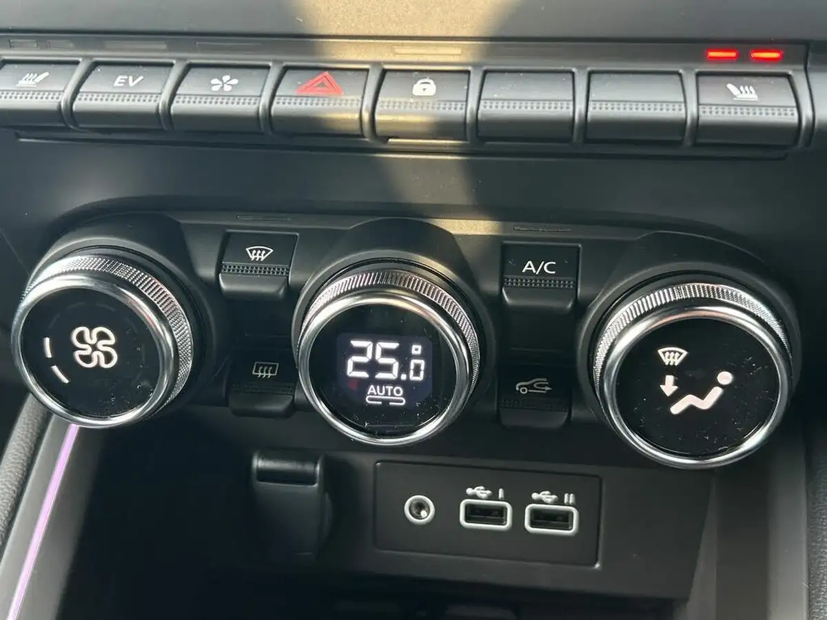 2025-renault-clio-16-esprit-alpine-big-25