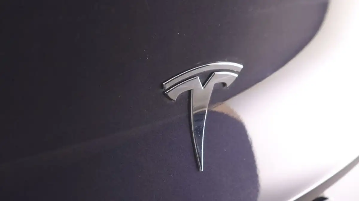 2022-tesla-model-y-e-long-range-big-20