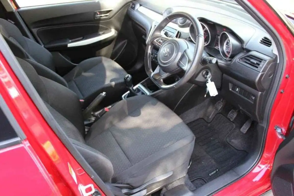 2019-suzuki-swift-12-dualjet-attitude-big-11
