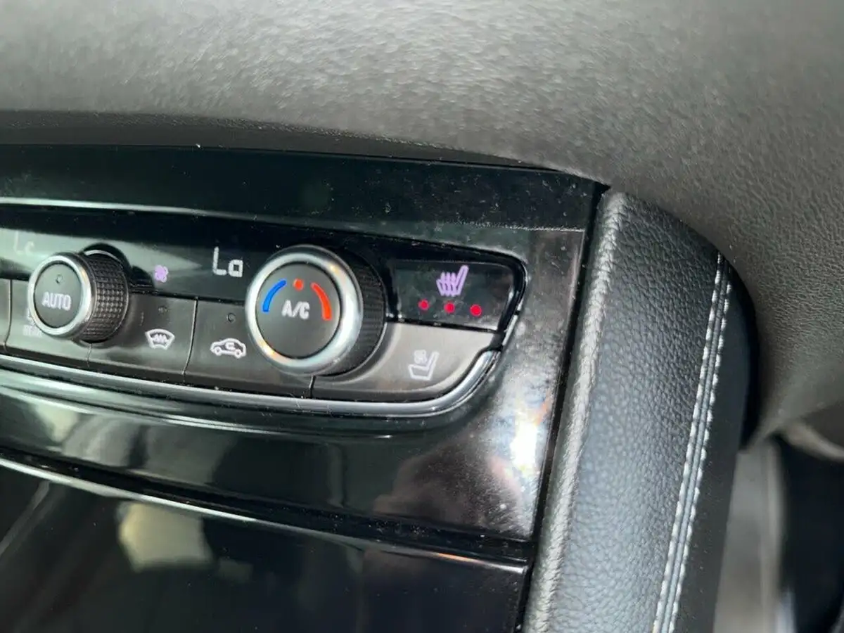 2019-vauxhall-grandland-x-12-elite-nav-big-43