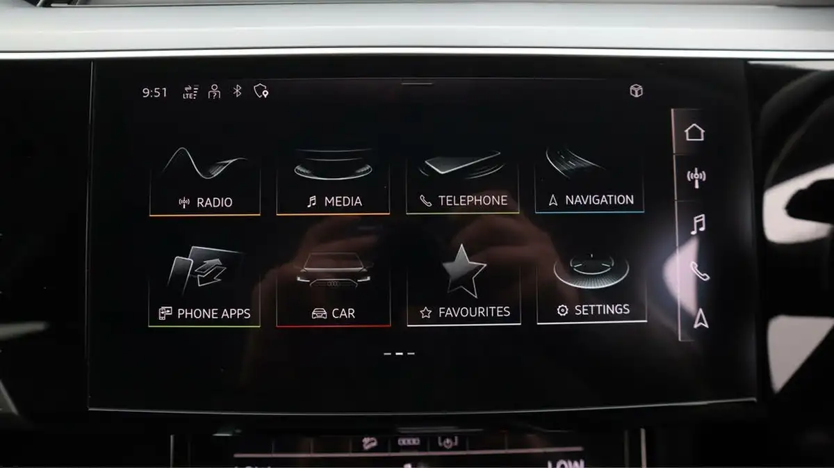 2021-audi-e-tron-50e-technik-station-wagon-big-11