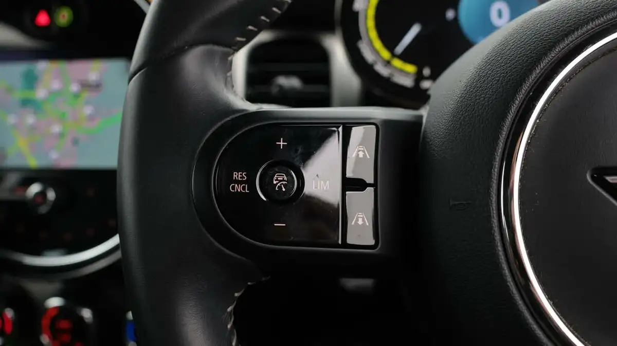2022-mini-cooper-e-cooper-s-collection-edition-big-26