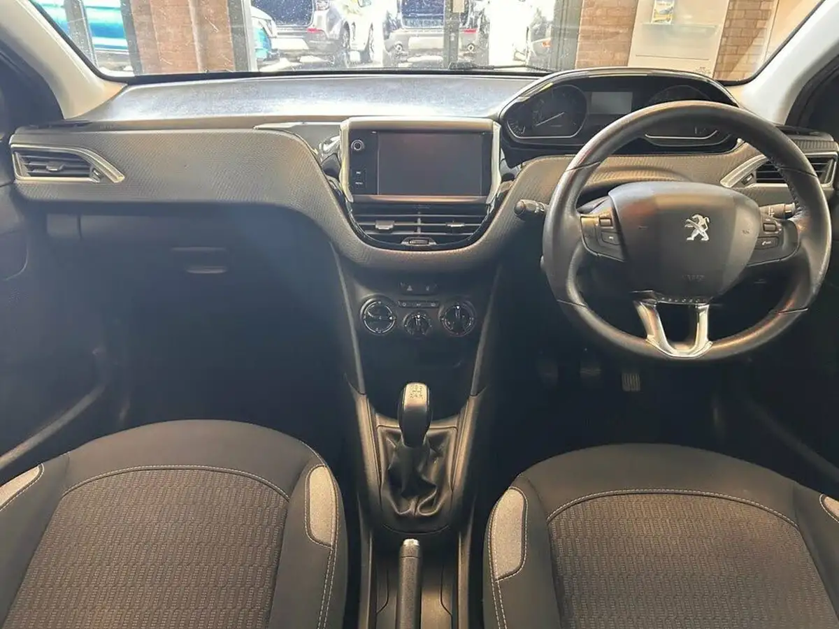 2016-peugeot-208-12-puretech-active-82bhp-5d-big-19