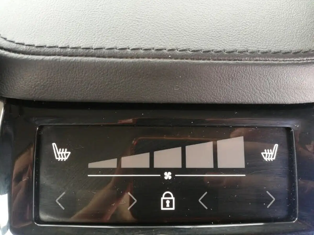 2022-volvo-xc90-20-b5-core-big-9