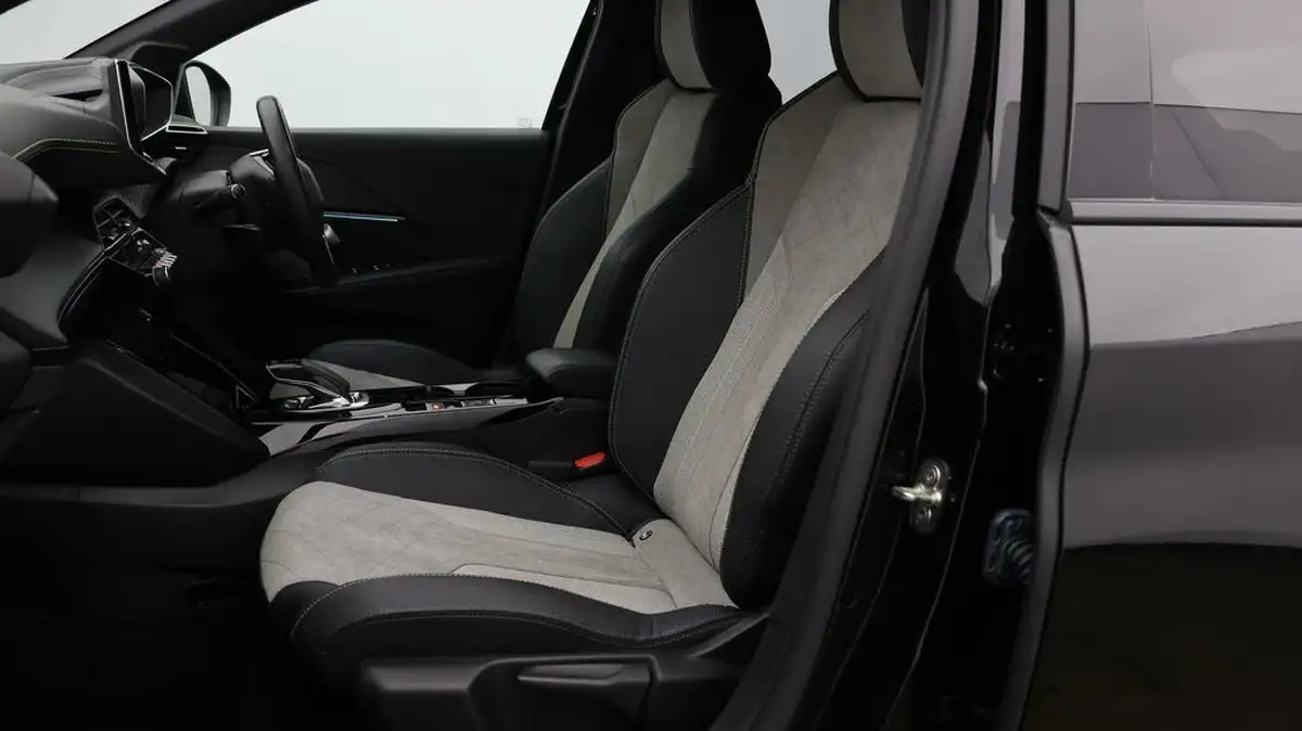 2021-peugeot-208-e-gt-50kwh-big-20