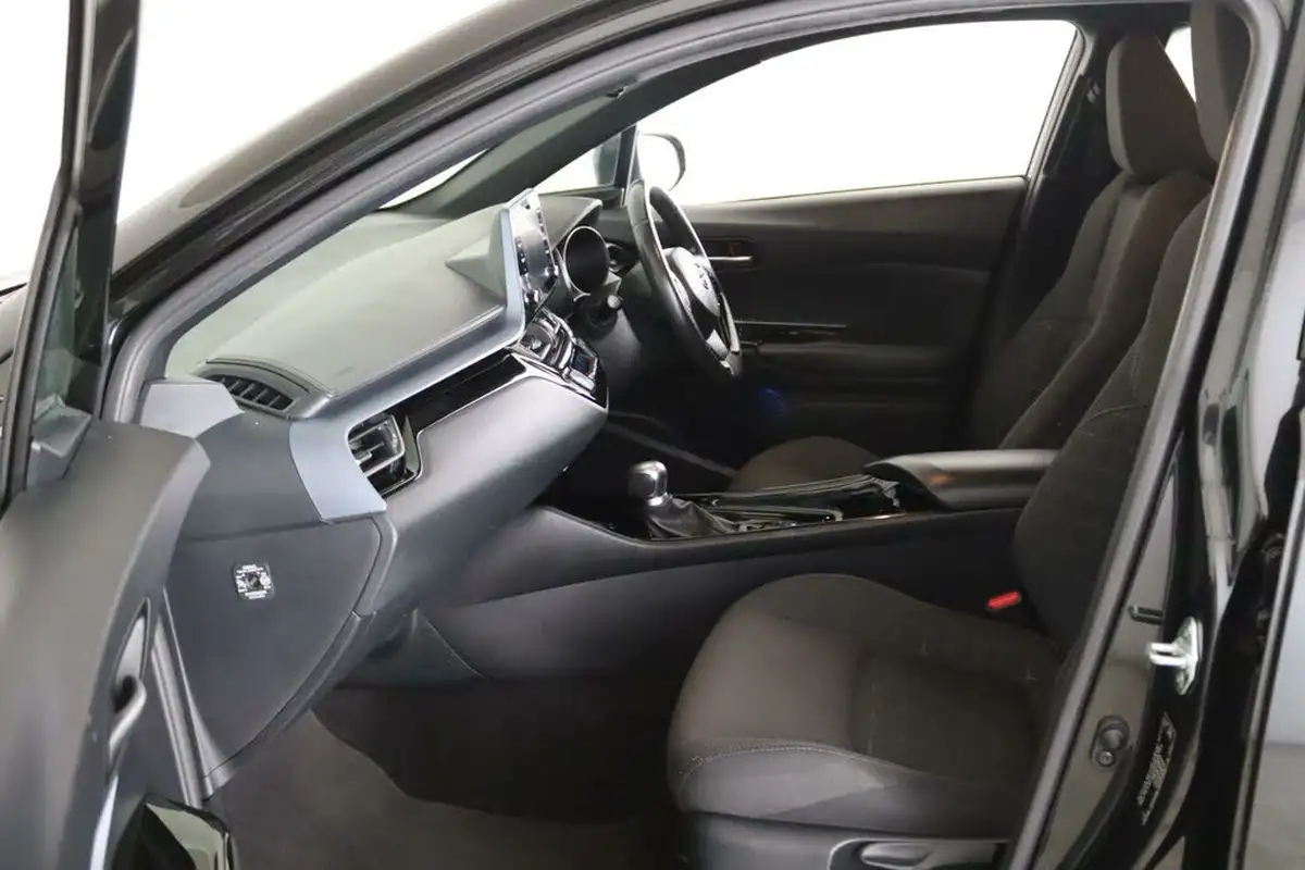 2021-toyota-c-hr-18-vvt-i-design-big-9