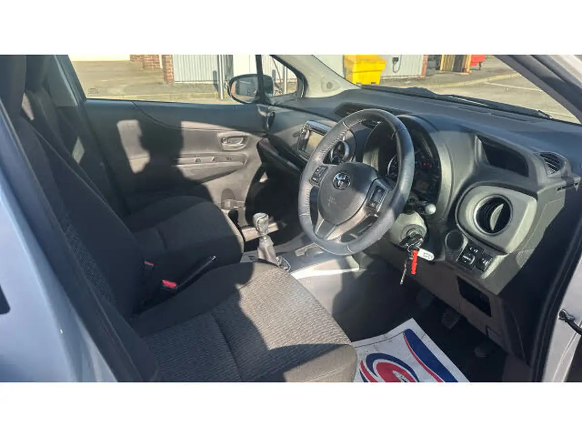2014-toyota-yaris-133-icon-big-10