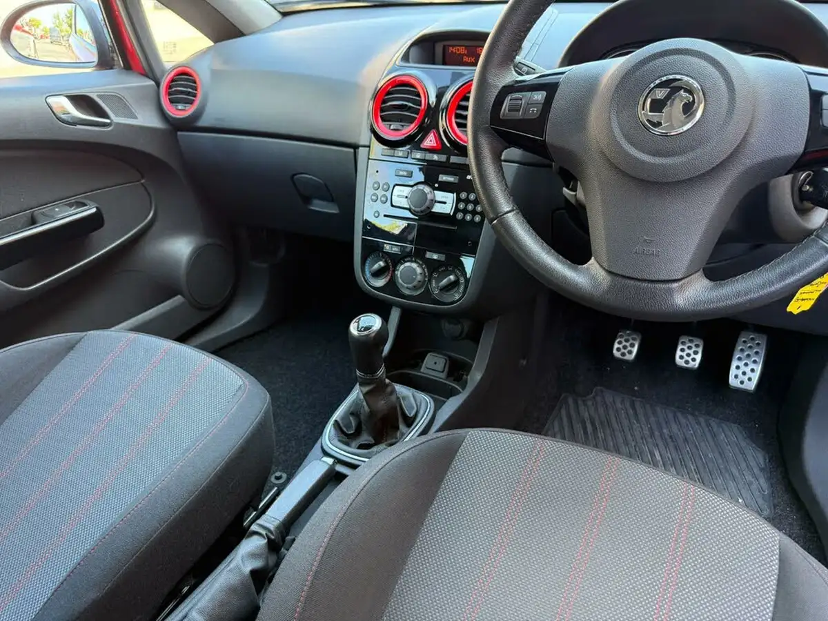 2014-vauxhall-corsa-12-3d-big-5