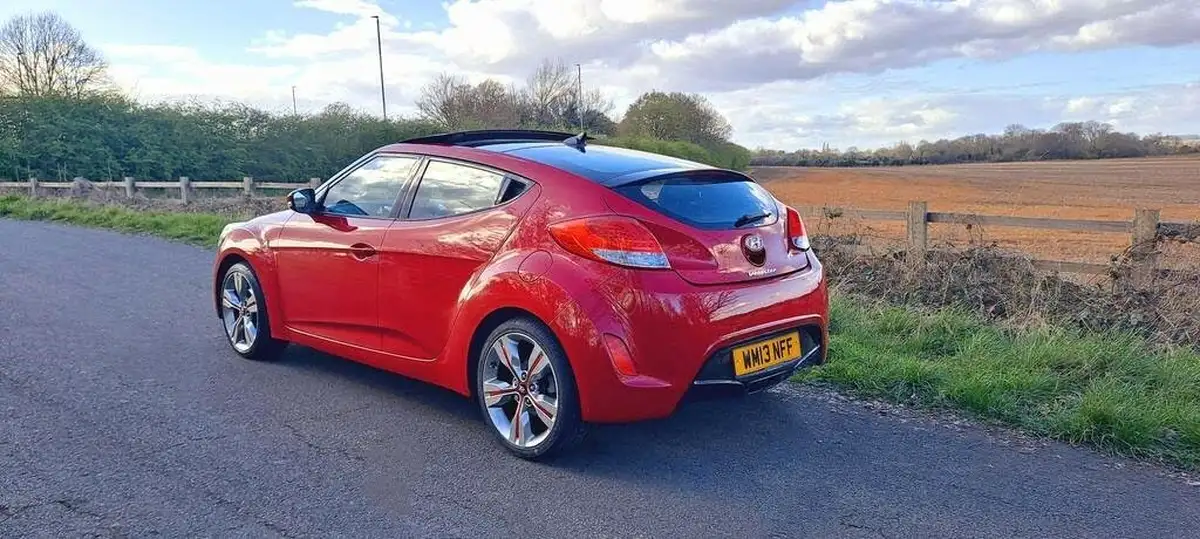 2013-hyundai-veloster-16-sport-media-pk-big-5