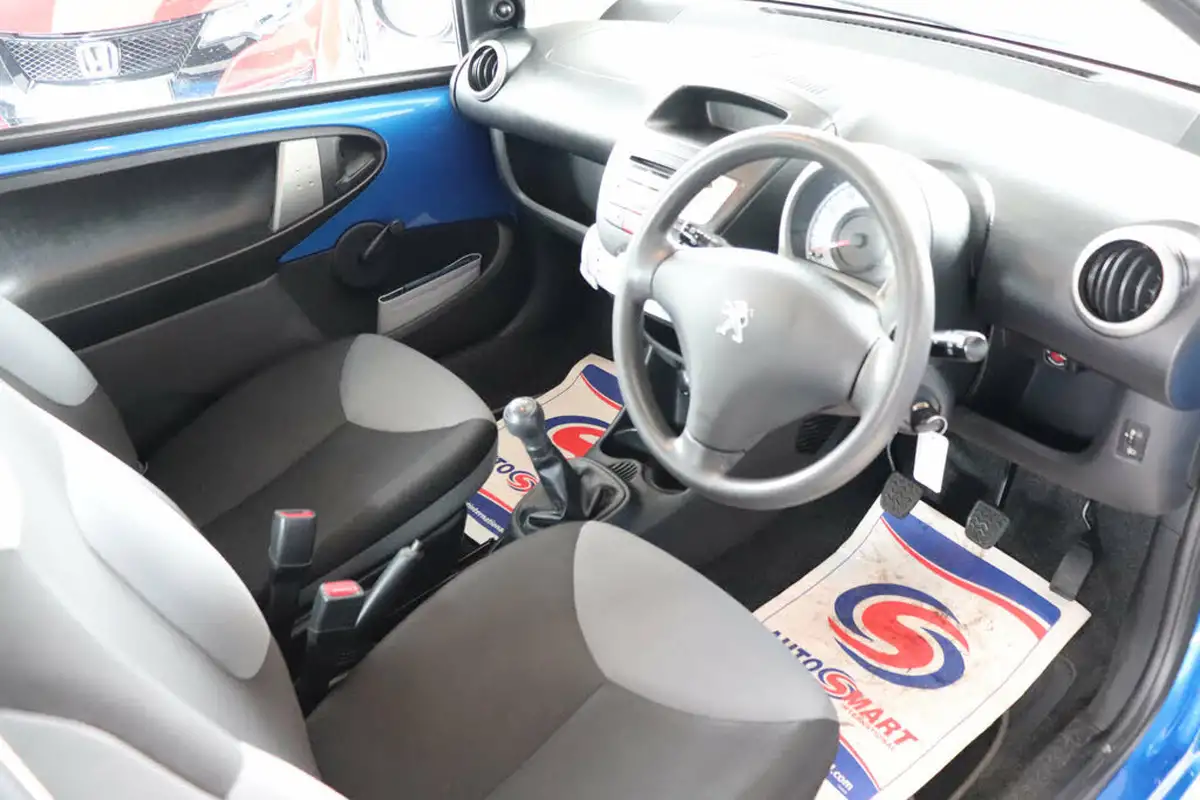 2013-peugeot-107-10-access-big-14