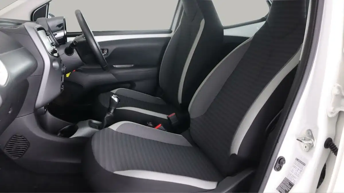 2019-toyota-aygo-10-vvt-i-x-play-big-13
