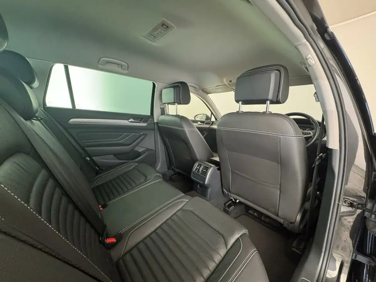 2022-volkswagen-passat-14-tsi-gte-estate-5d-big-14