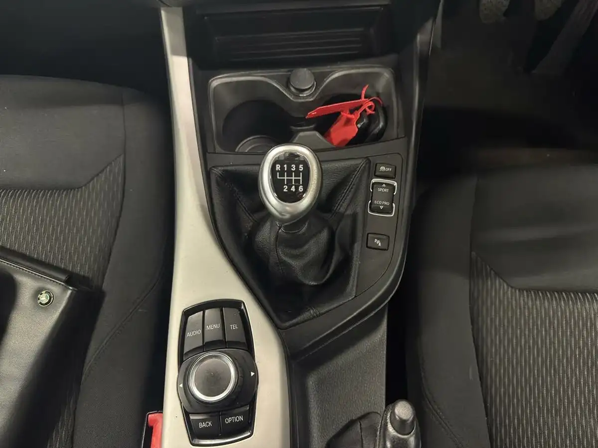 2013-bmw-1-series-20td-116d-se-116bhp-sports-hatch-3d-big-22