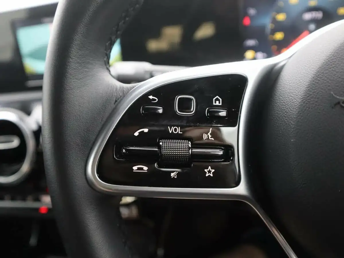 2021-mercedes-benz-a-class-20d-a180d-se-big-18
