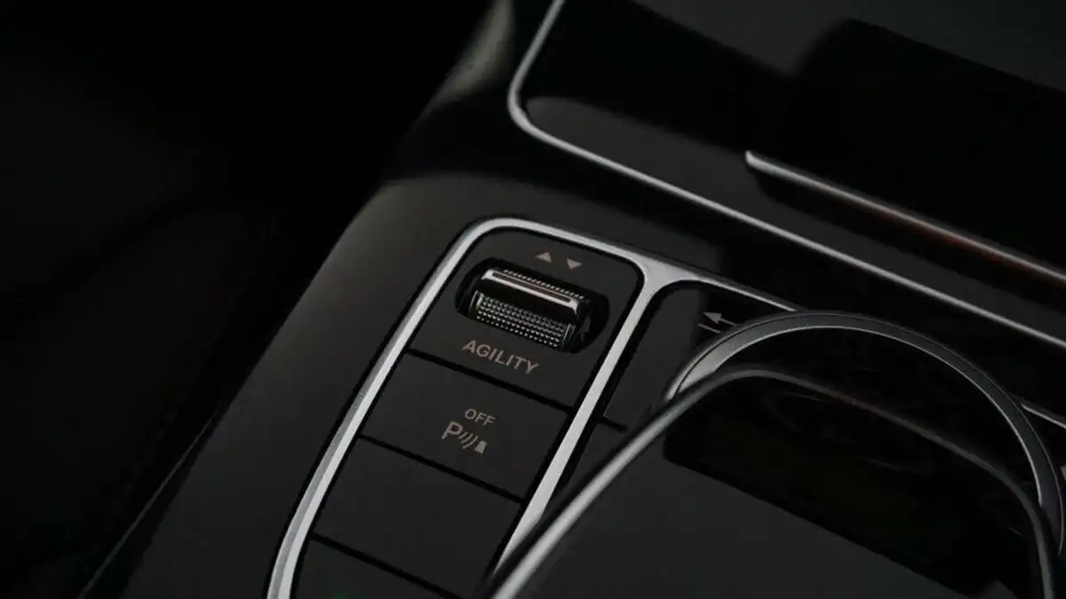 2015-mercedes-benz-c-class-21cdi-c220-amg-line-premiumss-saloon-4d-7g-tronic-plus-big-20