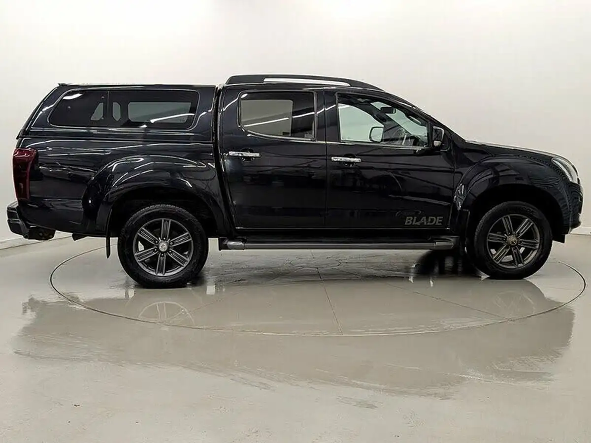2018-isuzu-d-max-19td-blade-big-1