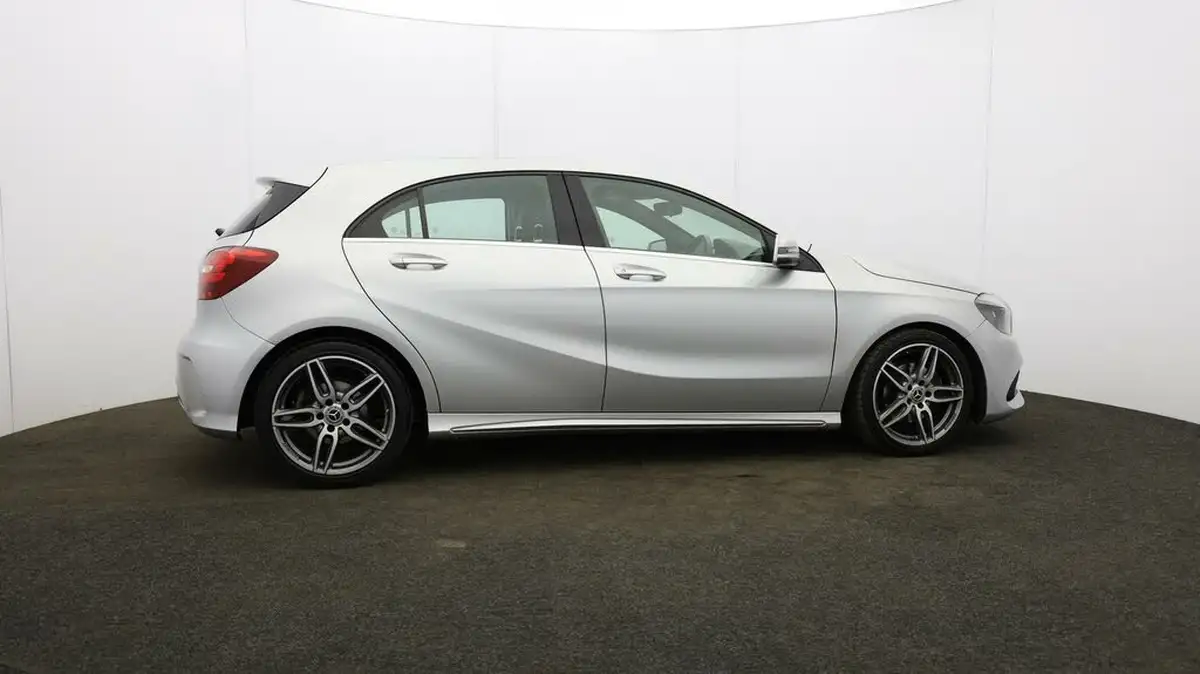 2018-mercedes-benz-a-class-16-a180-amg-line-ss-big-45