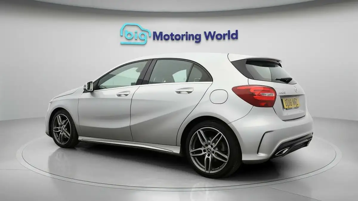 2018-mercedes-benz-a-class-16-a180-amg-line-ss-big-4