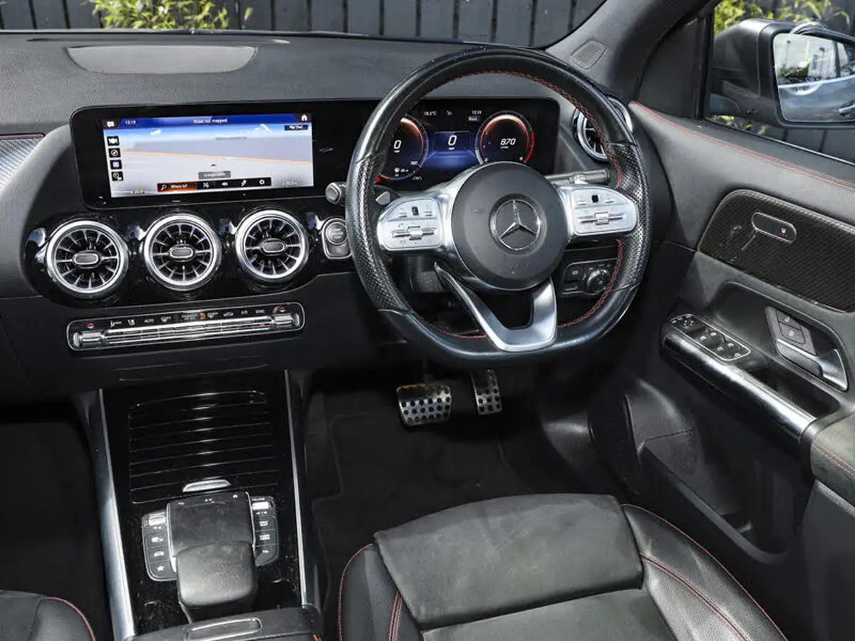 2022-mercedes-benz-gla-class-13-gla-200-amg-line-premium-big-6