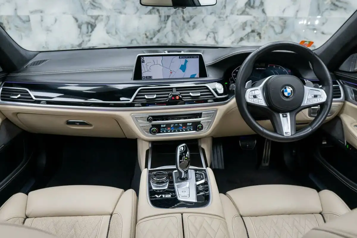 2020-bmw-7-series-66-m760li-big-9