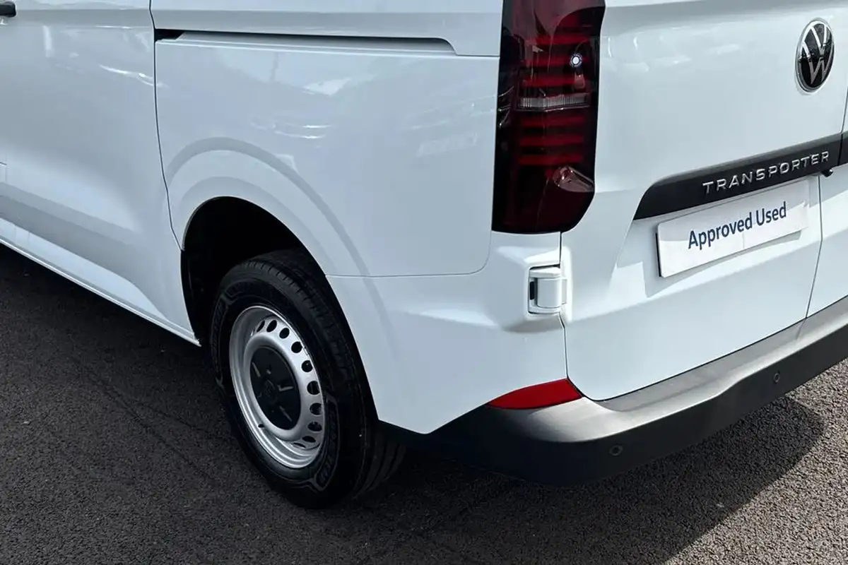 2025-volkswagen-transporter-20tdi-t30-commerce-plus-bmt-swb-150pseu6e-big-14