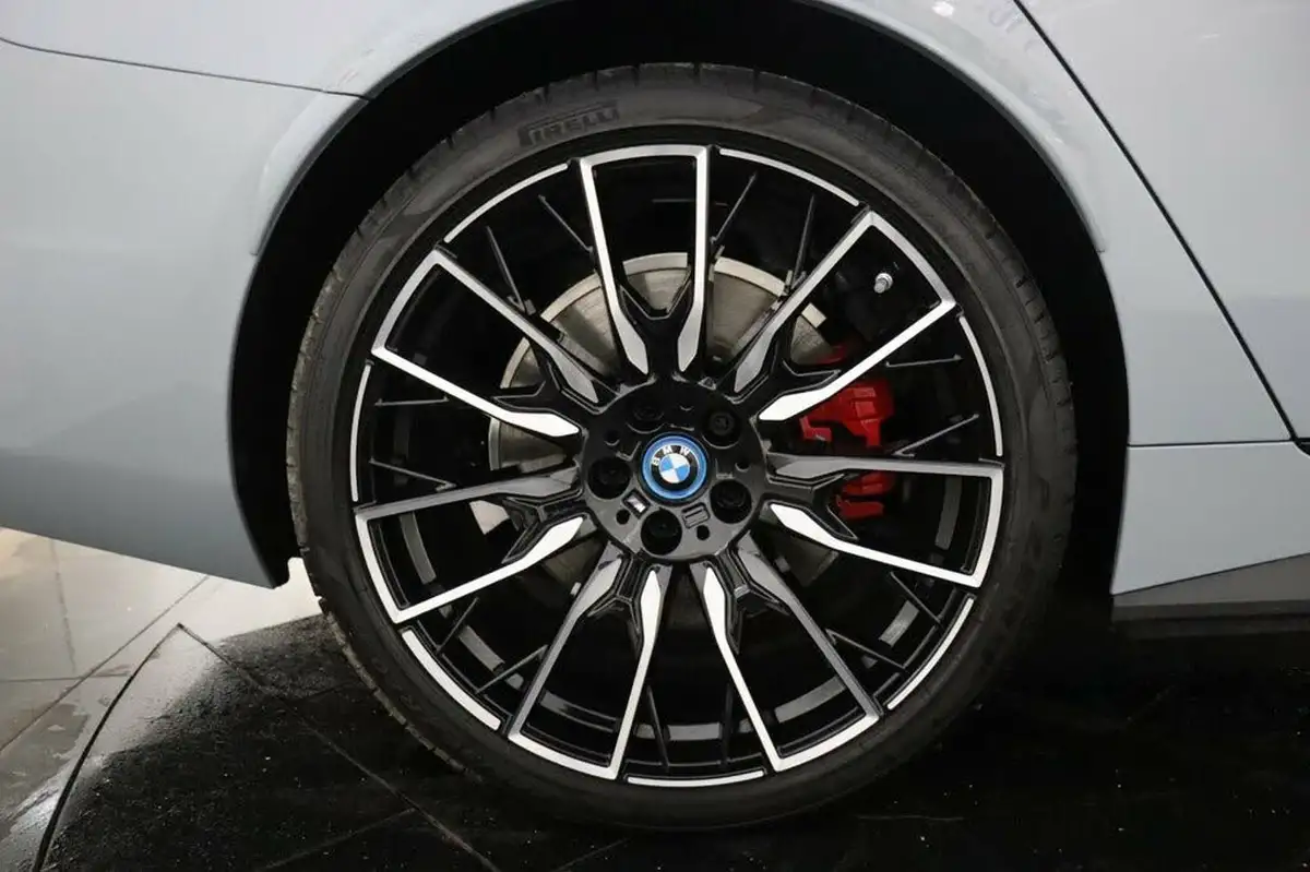 2023-bmw-i4-e-m50-big-47