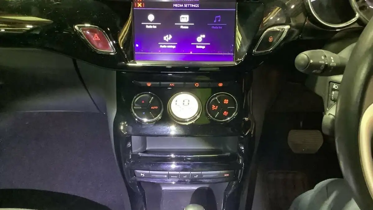 2018-ds-ds-3-12-puretech-connected-chic-110ps-ss-eat6-big-7