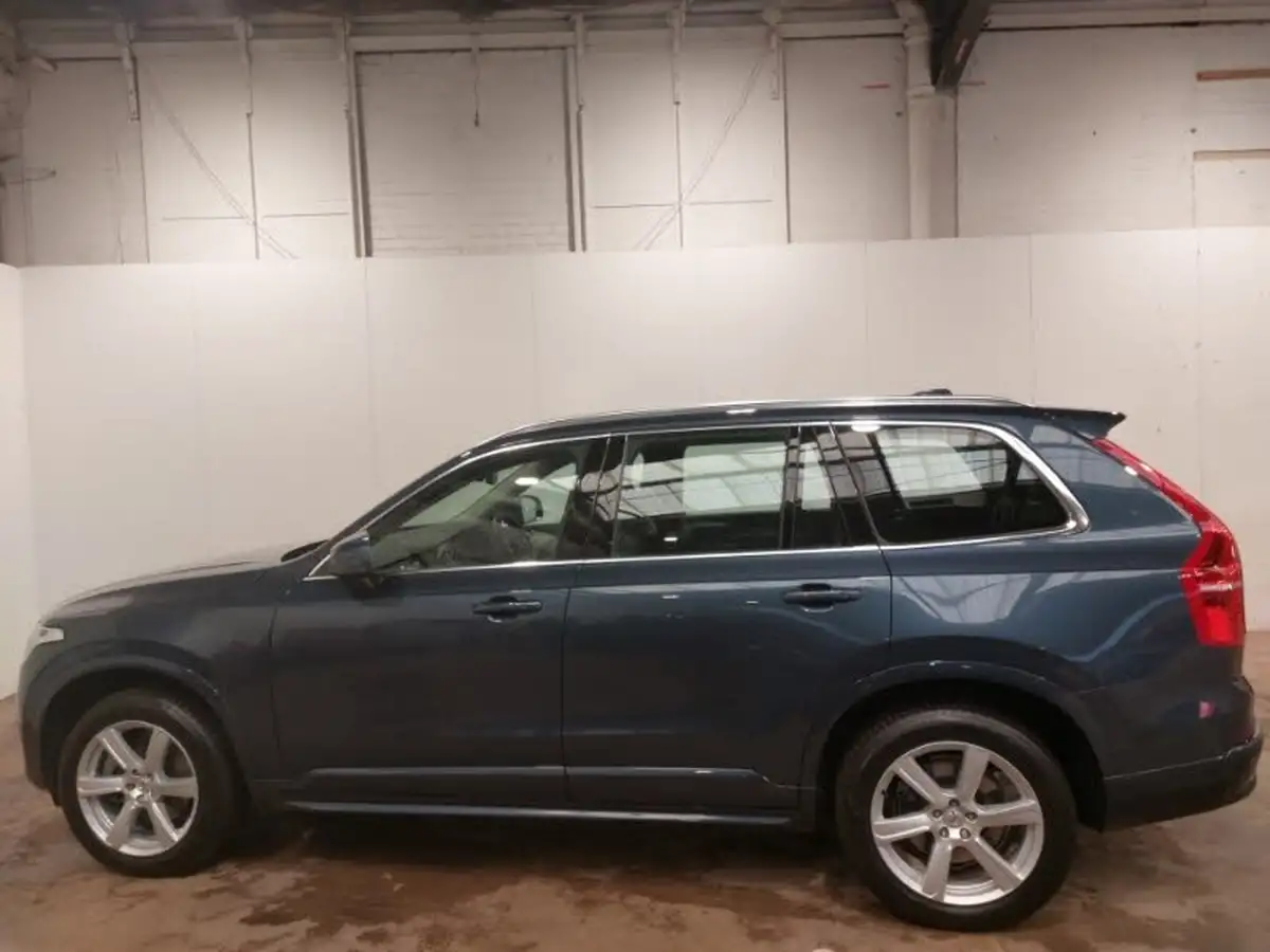 2022-volvo-xc90-20-b5-core-big-3