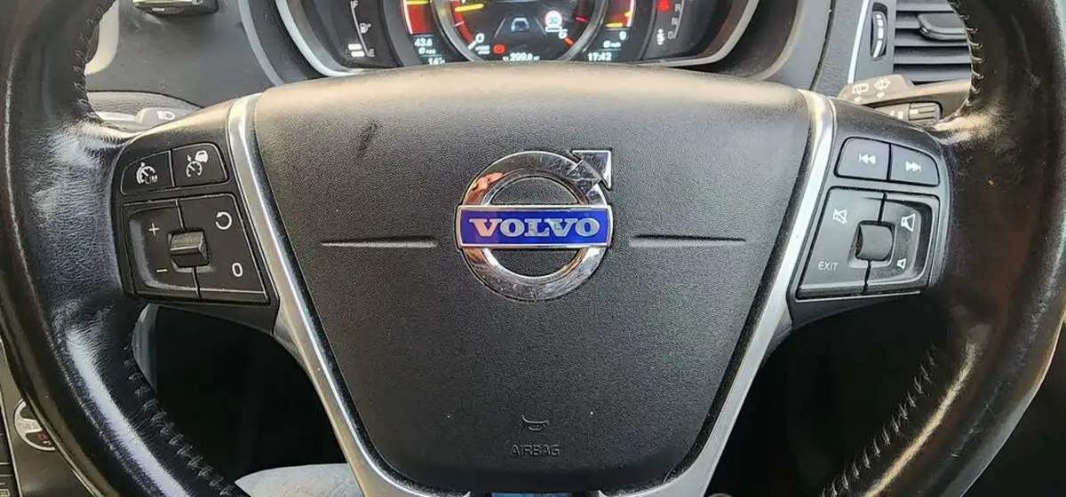 2014-volvo-v40-16td-d2-se-lux-powershift-big-16
