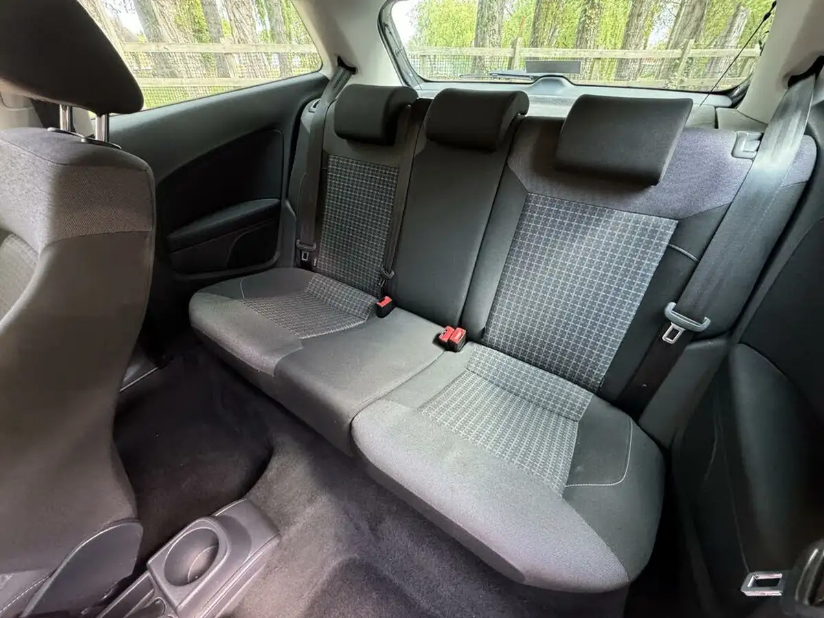 2016-volkswagen-polo-10-match-60ps-3d-big-26