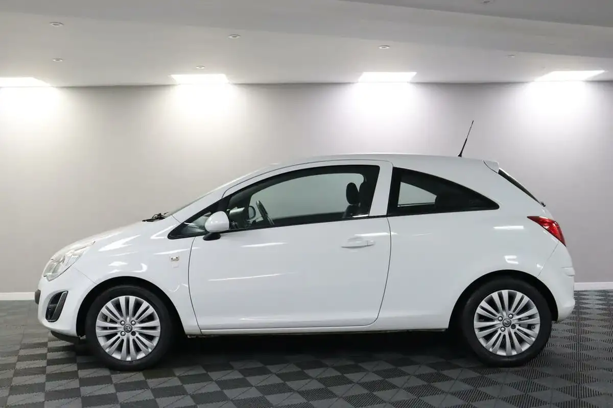 2011-vauxhall-corsa-12-excite-3d-big-17