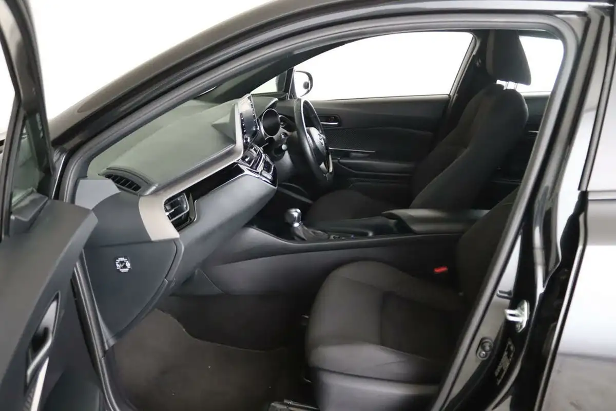 2021-toyota-c-hr-18-vvt-i-icon-big-8