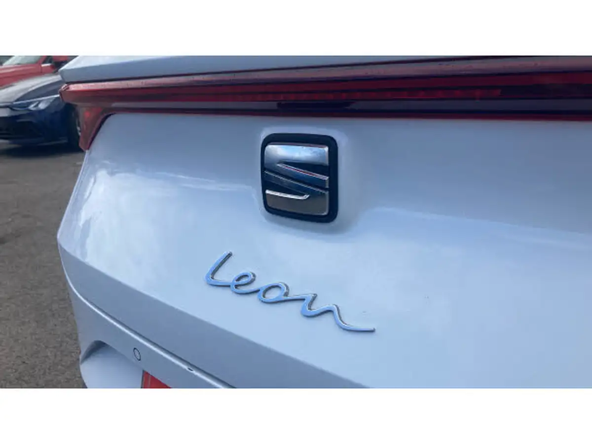 2024-seat-leon-15-e-hybrid-fr-sport-estate-big-20