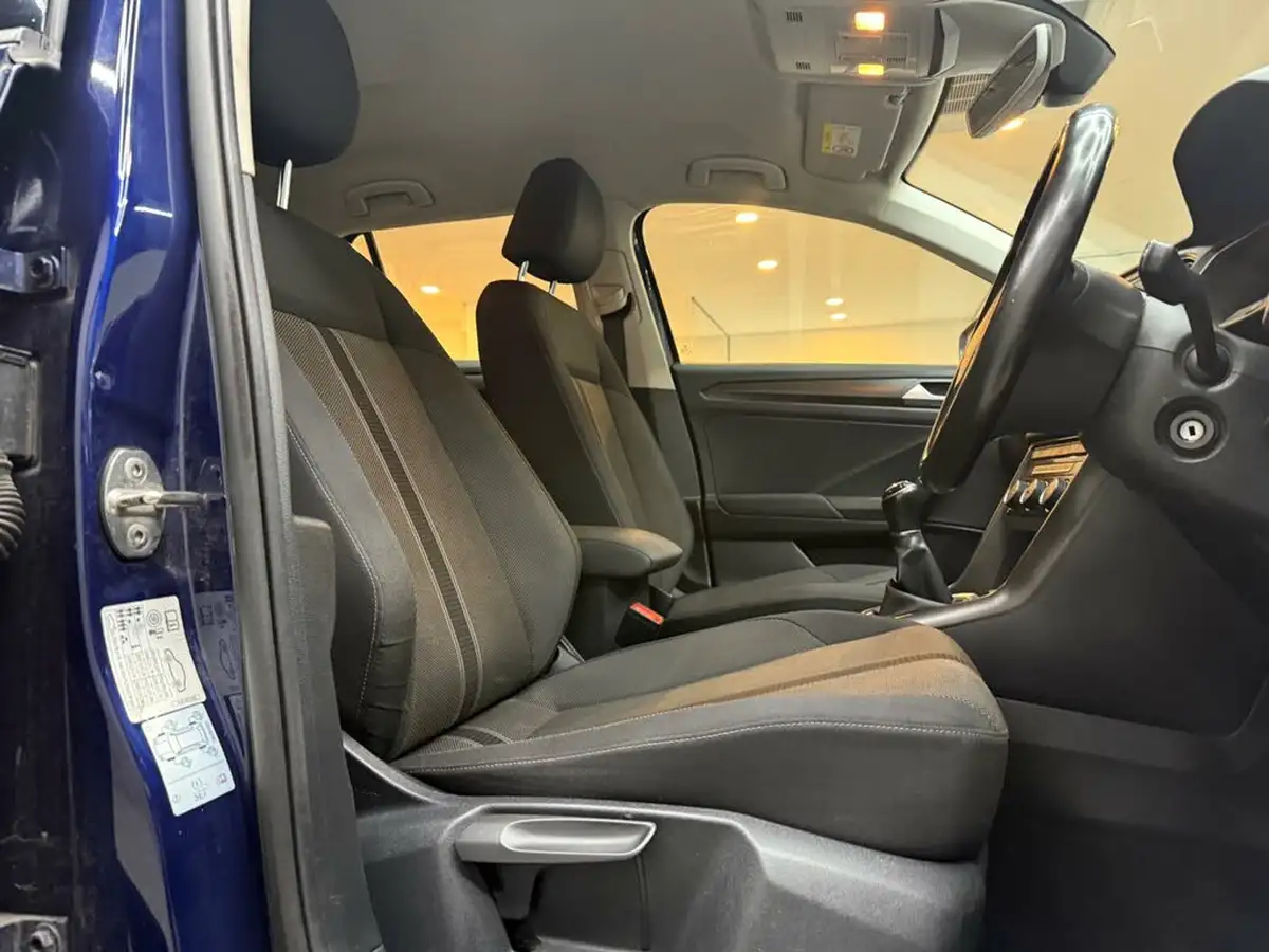 2019-volkswagen-t-roc-16tdi-se-big-38