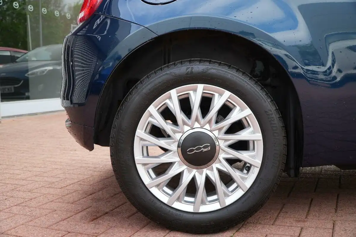 2022-fiat-500-10-dolcevita-big-21