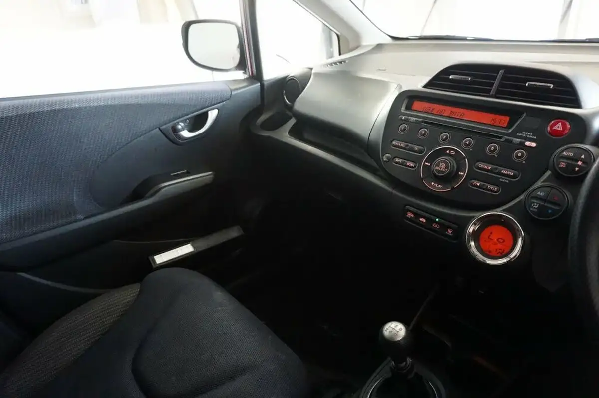 2011-honda-jazz-14-ex-big-32
