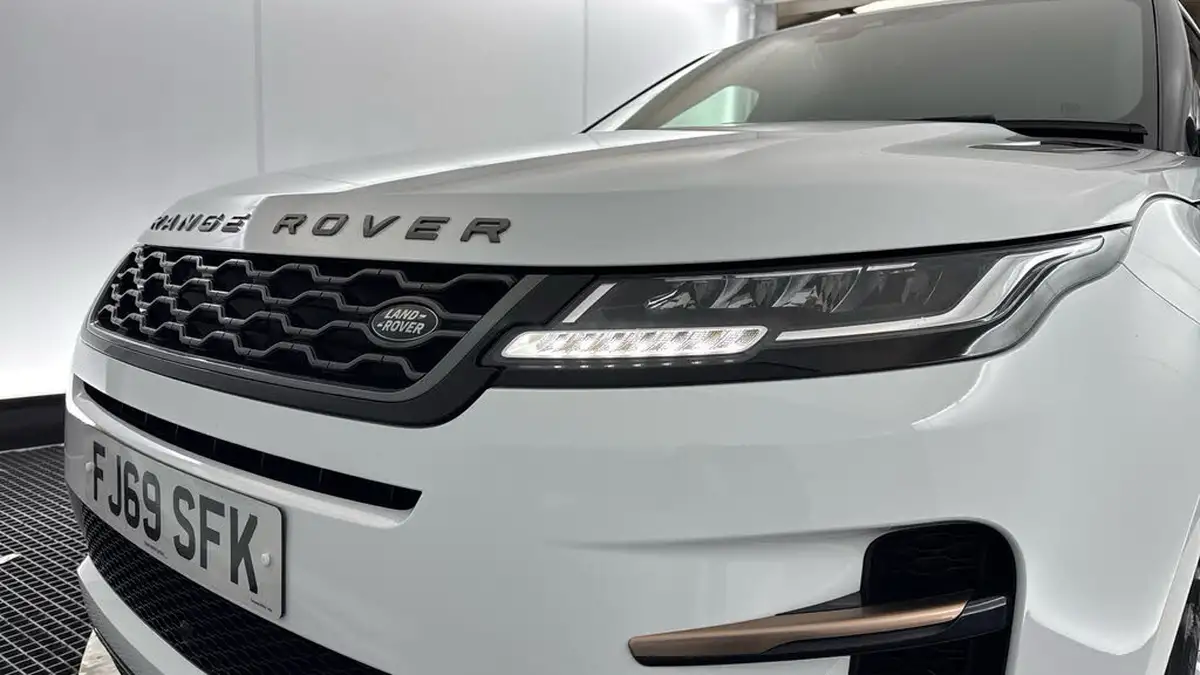 2019-land-rover-range-rover-evoque-20-d150-r-dynamic-big-26