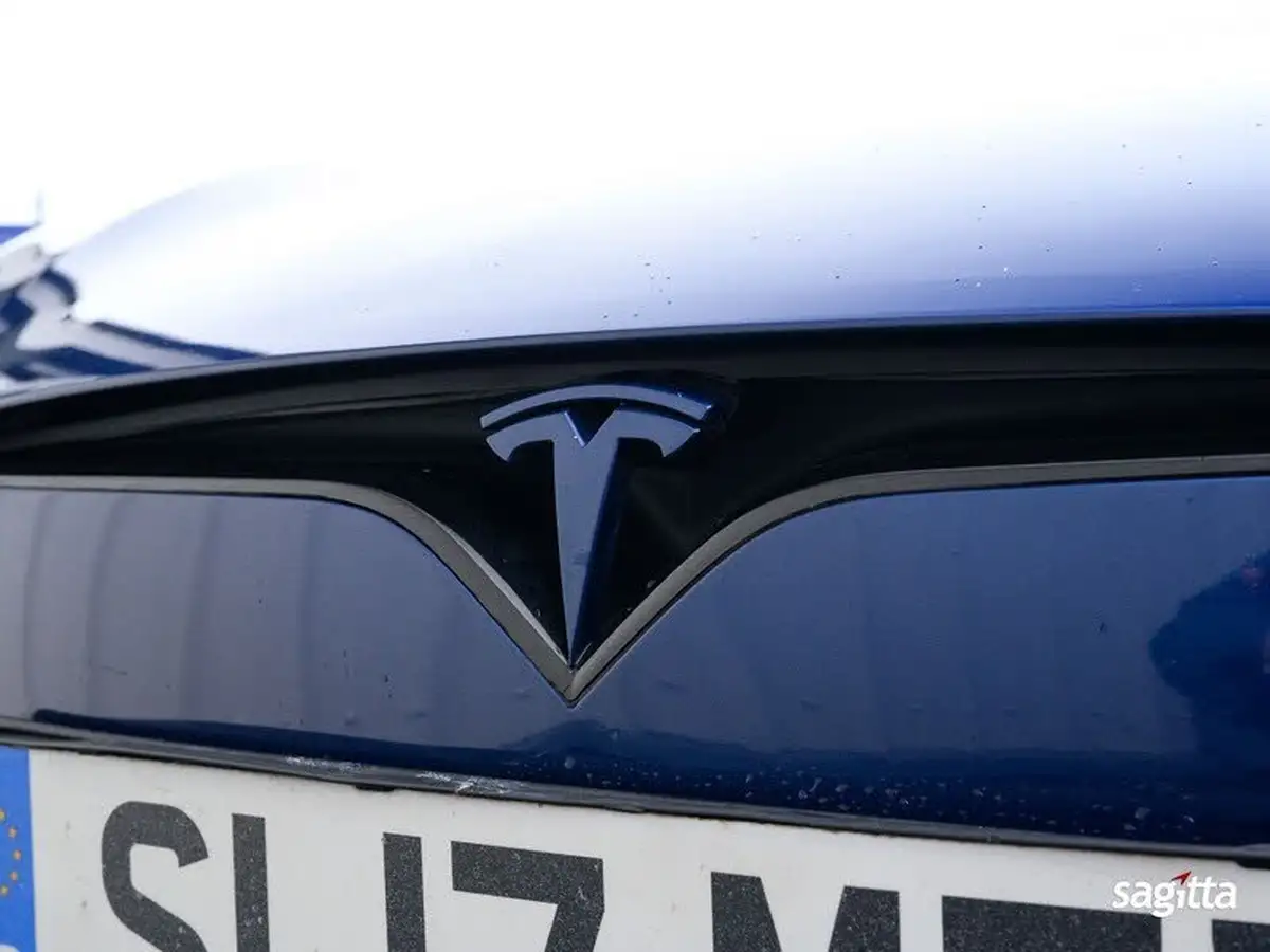 2017-tesla-model-s-e-90d-311kw-nav-big-12