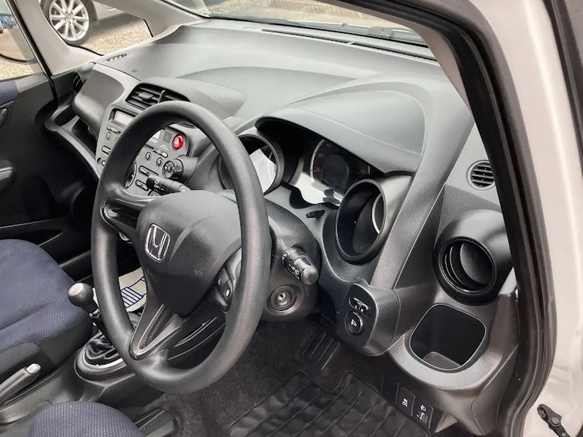 2015-honda-jazz-12-s-big-16