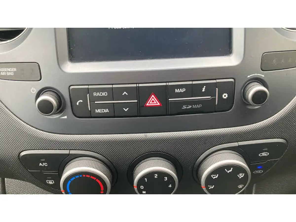 2019-hyundai-i10-10-play-big-28
