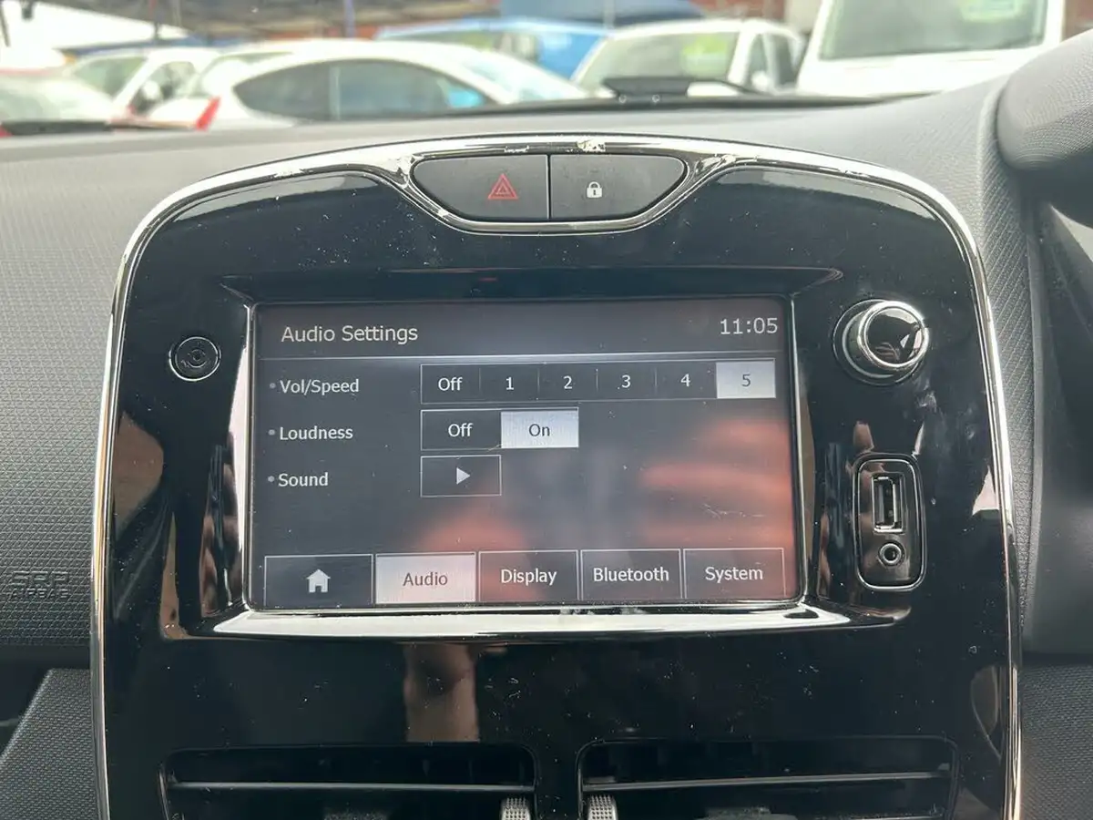 2015-renault-clio-15dci-dynamique-s-medianav-edc-auto-big-38