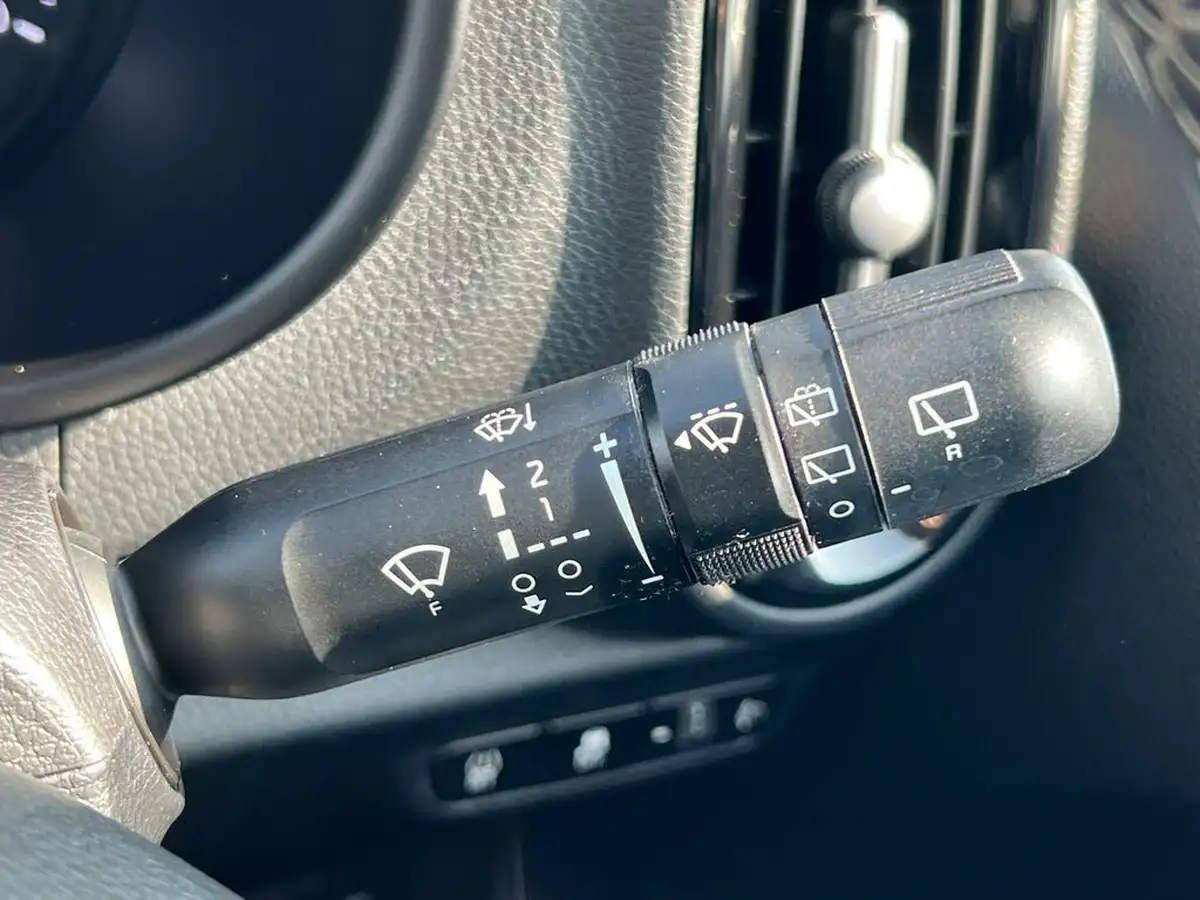 2018-kia-picanto-10-2-66bhp-big-18