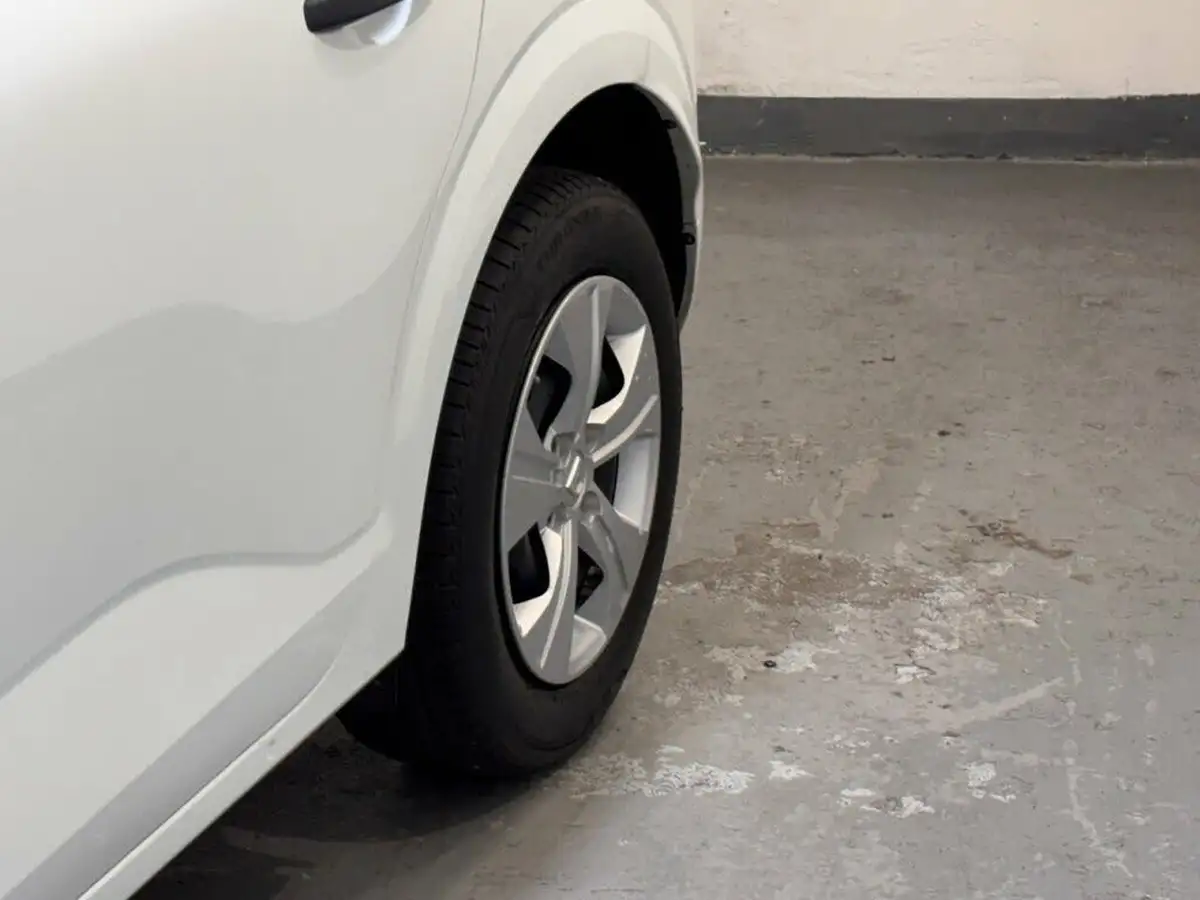 2021-dacia-sandero-10-sce-essential-big-4