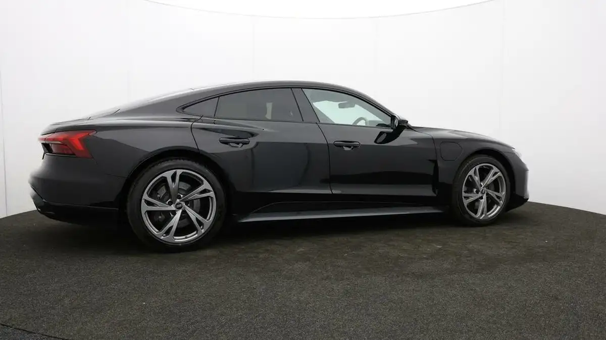 2023-audi-e-tron-gt-e-big-33