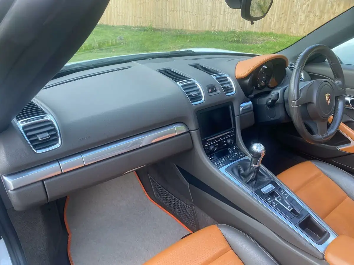 2014-porsche-boxster-27-big-25