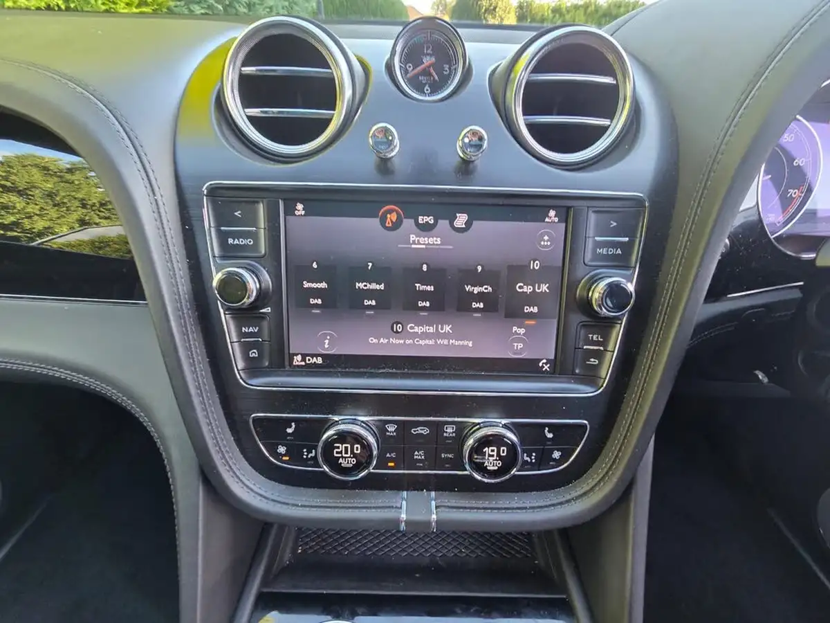 2019-bentley-bentayga-40-v8-big-22